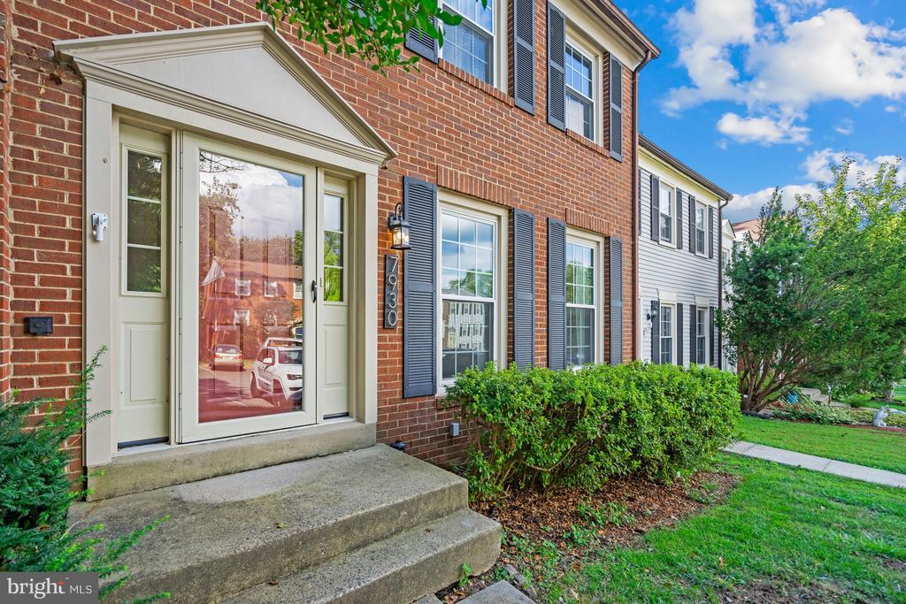 7930 Bubbling Brook Cir in Springfield, VA - Building Photo