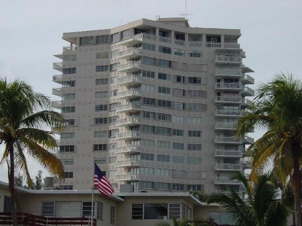 Maya Marca Condos in Fort Lauderdale, FL - Building Photo - Building Photo