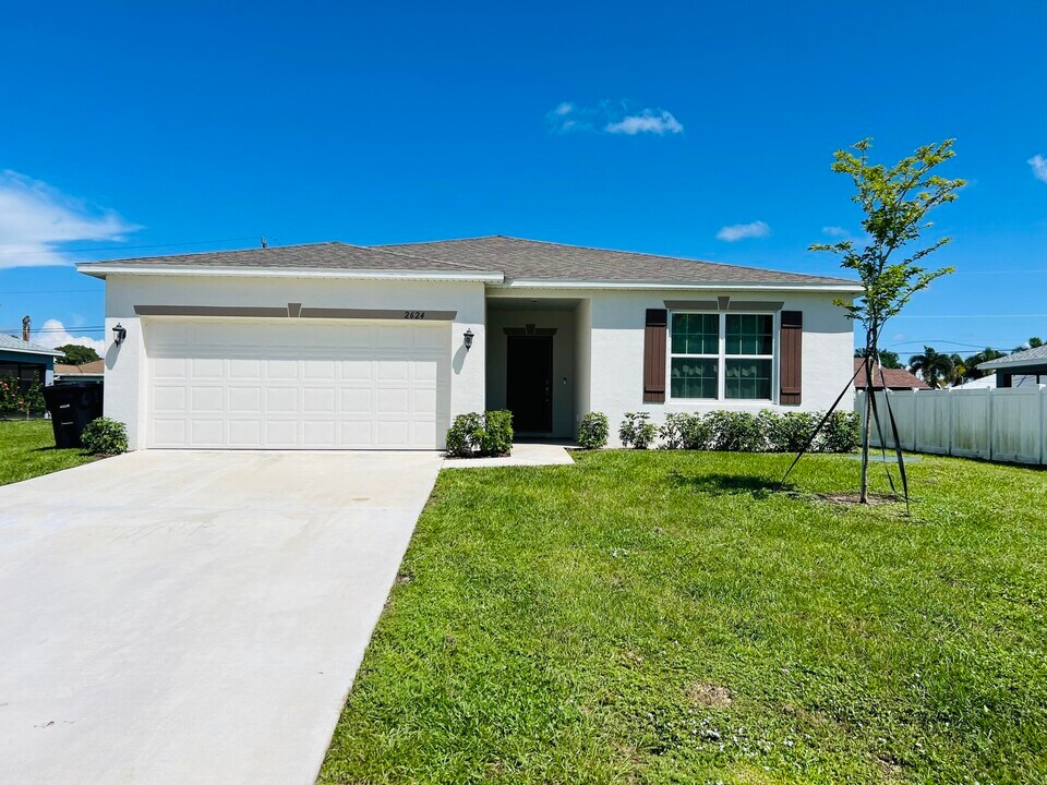 2624 SW Ann Arbor Rd in Port St. Lucie, FL - Building Photo