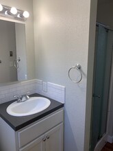 2755 NE Hogan Dr, Unit 6 in Gresham, OR - Building Photo - Building Photo