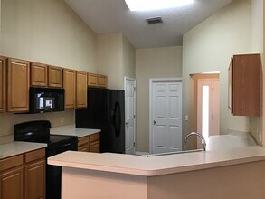 754 46th Sq in Vero Beach, FL - Foto de edificio - Building Photo