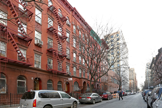 210 W 105th St in New York, NY - Foto de edificio - Building Photo