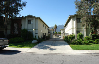 131-133 Montana St in Monrovia, CA - Building Photo - Building Photo