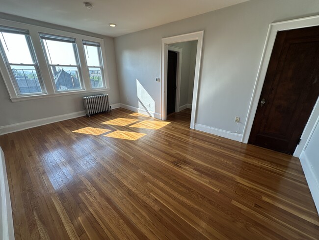 130 Highland Ave, Unit 3