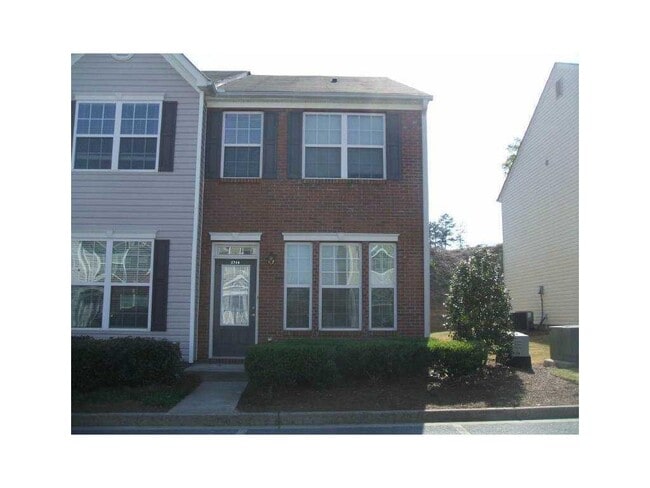 property at 2740 Heathrow Dr