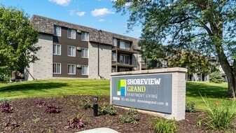 Shoreview Grand in Shoreview, MN - Building Photo