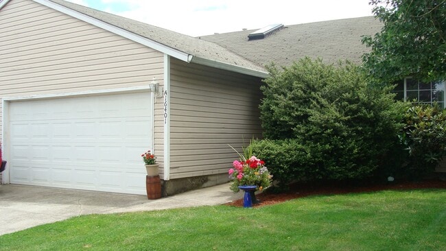 16401 NE 8th St in Vancouver, WA - Building Photo - Building Photo