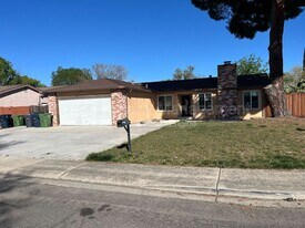 930 Amaretto Dr in Tracy, CA - Building Photo