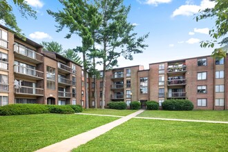 Vistas of Annandale in Annandale, VA - Foto de edificio - Building Photo