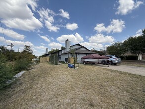 402 Yucca Dr in Round Rock, TX - Building Photo - Building Photo