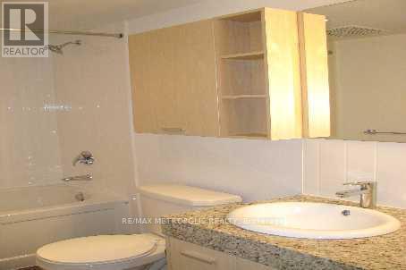 15-315 Singer Ct in Toronto, ON - Building Photo - Building Photo