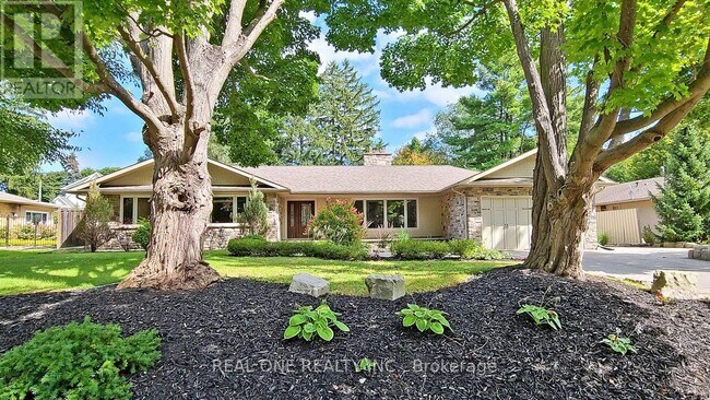 265 Woodland Dr in Oakville, ON - Building Photo - Building Photo