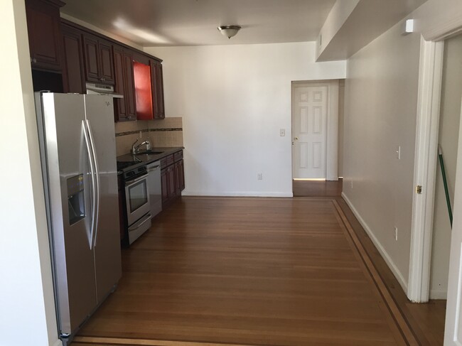 366 Avenue A, Unit 2 in Bayonne, NJ - Building Photo - Building Photo