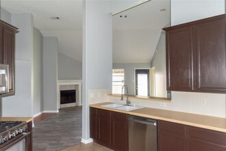 822 Oak Lodge Ct in League City, TX - Building Photo - Building Photo