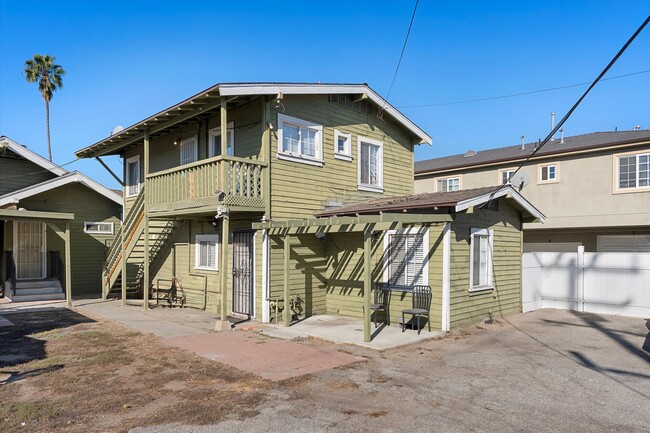 1086 Lime Ave in Long Beach, CA - Building Photo - Building Photo