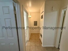 1408 E 9th St in Bakersfield, CA - Foto de edificio - Building Photo