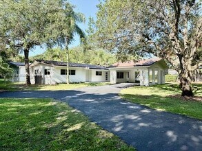 9450 SW 104th St in Miami, FL - Building Photo - Building Photo