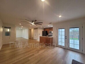 4475 Silverton Way in Sacramento, CA - Building Photo - Building Photo