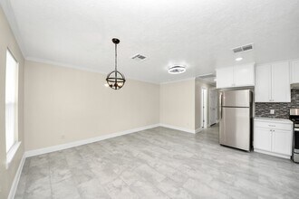 7066 Villa Dr in Houston, TX - Foto de edificio - Building Photo