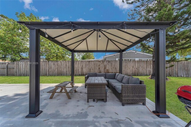 2851 SW 66th Terrace in Miramar, FL - Building Photo - Building Photo