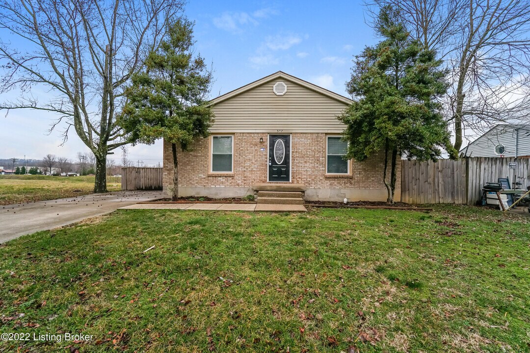 507 Fergusson Fife Ave in Louisville, KY - Building Photo