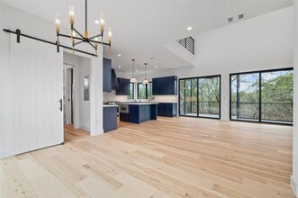 200 Lake Hills Dr N in Austin, TX - Building Photo - Building Photo