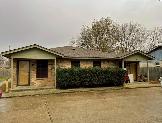 621 Race St-Unit -2 in Crowley, TX - Building Photo - Building Photo