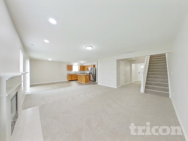 676 Blue Meadow Dr in Greenwood, IN - Building Photo - Building Photo