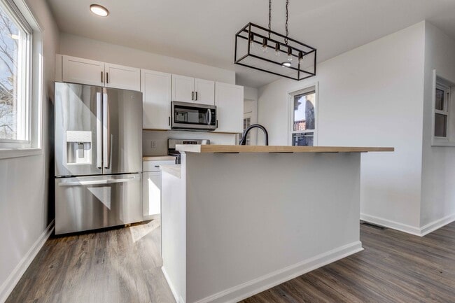 328 Sweetbriar St in Pittsburgh, PA - Building Photo - Building Photo