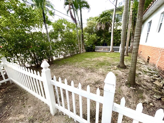 7905 Crespi Blvd in Miami Beach, FL - Building Photo - Building Photo