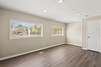 15911 Mill Point Dr in Houston, TX - Building Photo - Building Photo