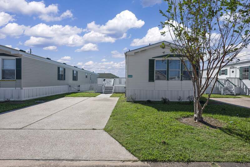 5140 Martinique Calle in Dickinson, TX - Building Photo