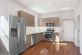 2510 S Sacramento Ave in Chicago, IL - Building Photo - Building Photo