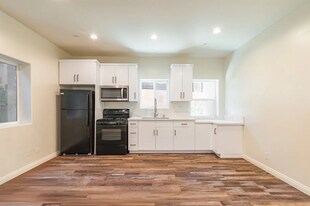 3258 Dundas St in Los Angeles, CA - Building Photo