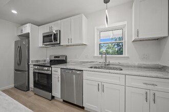 34 Cross St, Unit 34 Cross St #1 Auburn Hills MI 48326 in Auburn Hills, MI - Building Photo - Building Photo