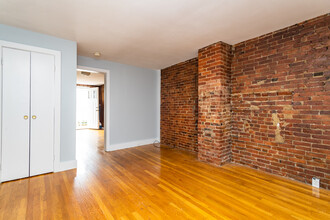 58 Ashford St, Unit 1R in Boston, MA - Foto de edificio - Building Photo