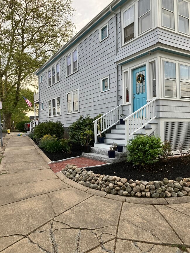 6 Sutton Ave, Unit 1, Unit 1