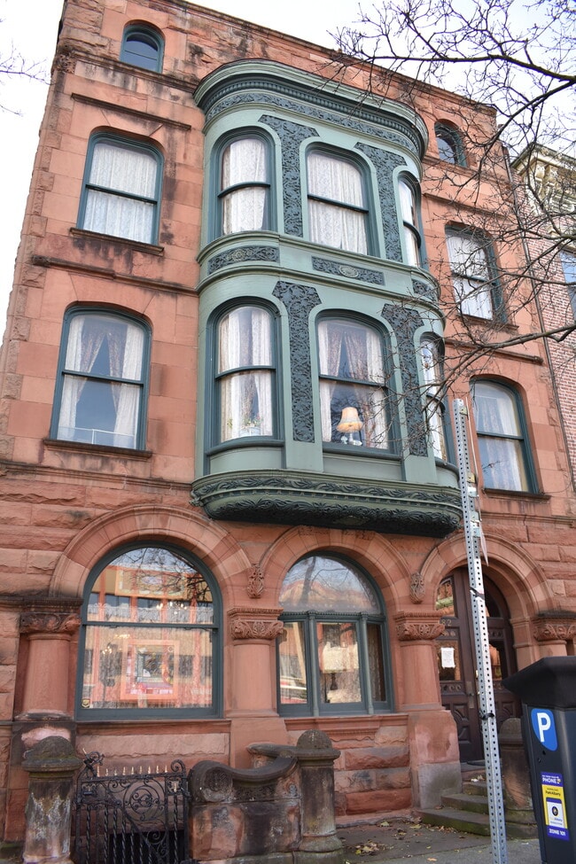 182 Washington Ave, Unit Third floor mansion apt. in Albany, NY - Building Photo - Building Photo