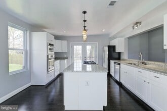 3200 Bunker Hill Rd in Mount Rainier, MD - Building Photo - Building Photo