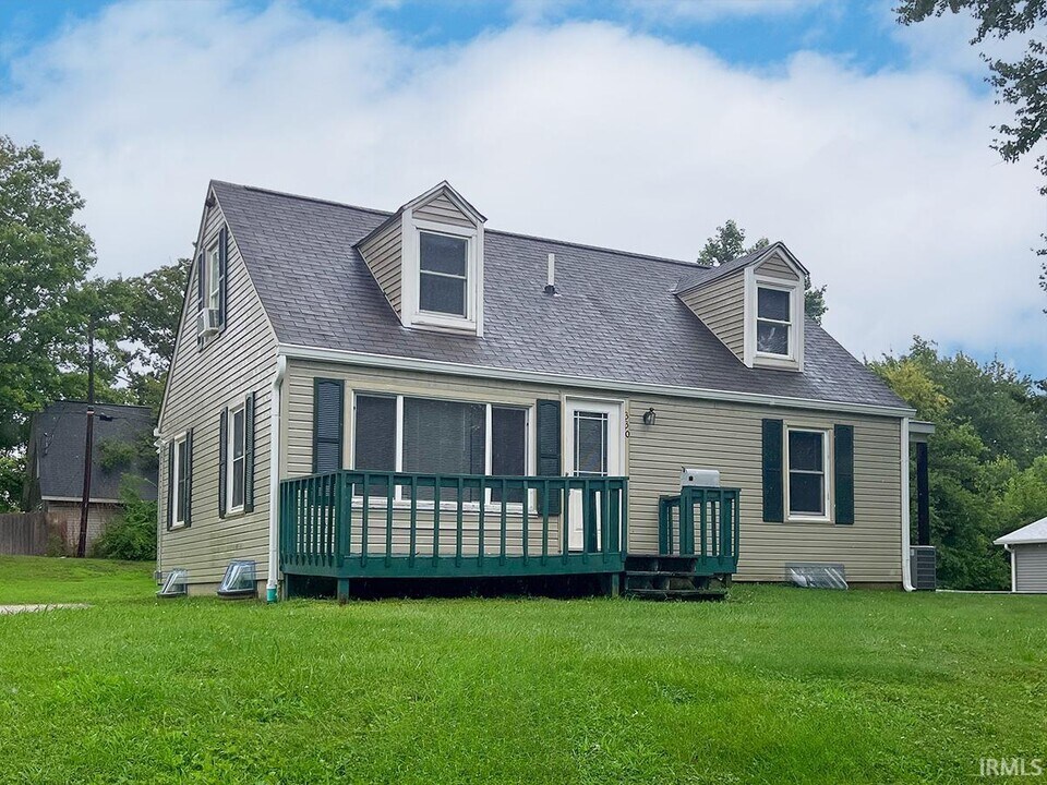 330 N Roosevelt St in Bloomington, IN - Building Photo