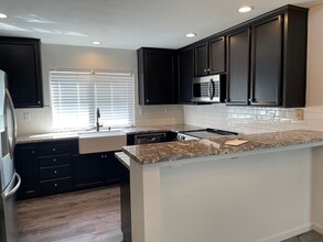 106 Hidden Lake Cir in Sacramento, CA - Building Photo - Building Photo