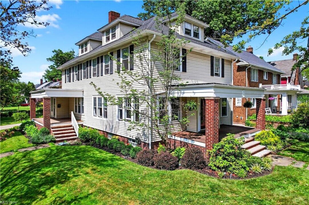 3025 Meadowbrook Blvd in Cleveland Heights, OH - Building Photo