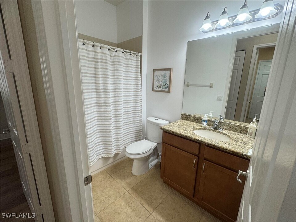 10253 Gulfstone Ct in Ft. Myers, FL - Building Photo