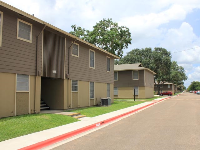 Treemont Apartments in Victoria, TX - Building Photo - Building Photo