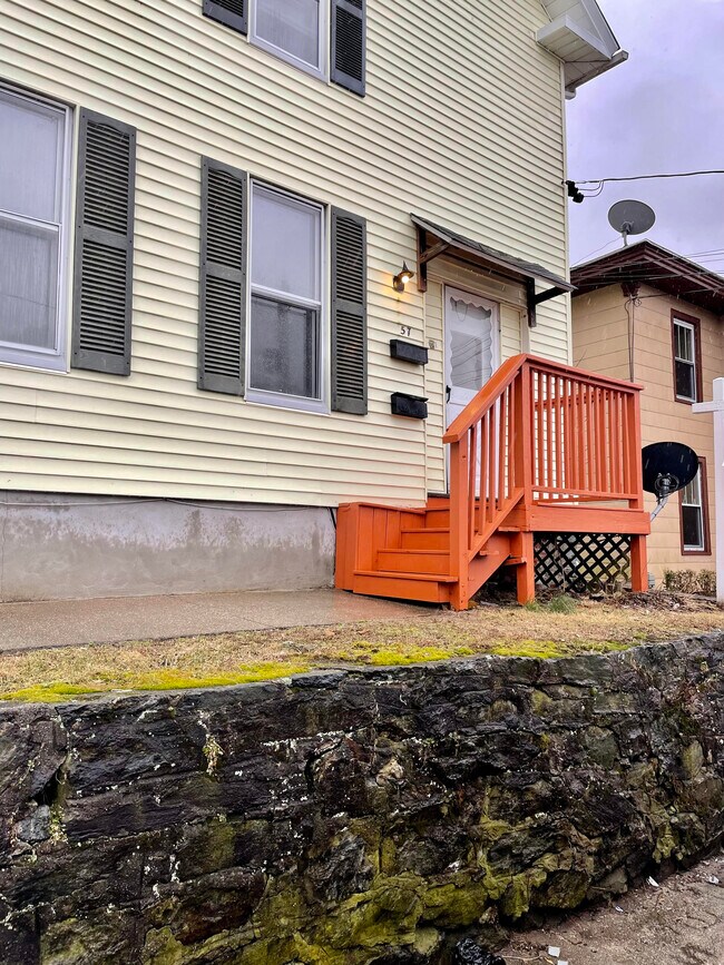 57 Division St Rentals in Norwich, CT