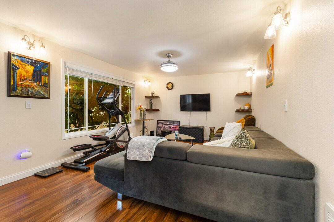 501 141st Ave SE in Bellevue, WA - Building Photo