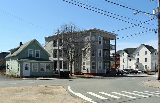 158 Willow St in Manchester, NH - Building Photo - Building Photo