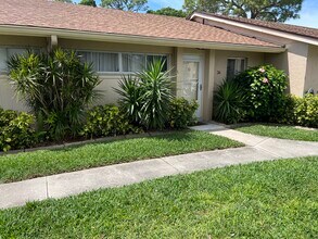 2772 Woodgate Ln in Sarasota, FL - Building Photo - Building Photo