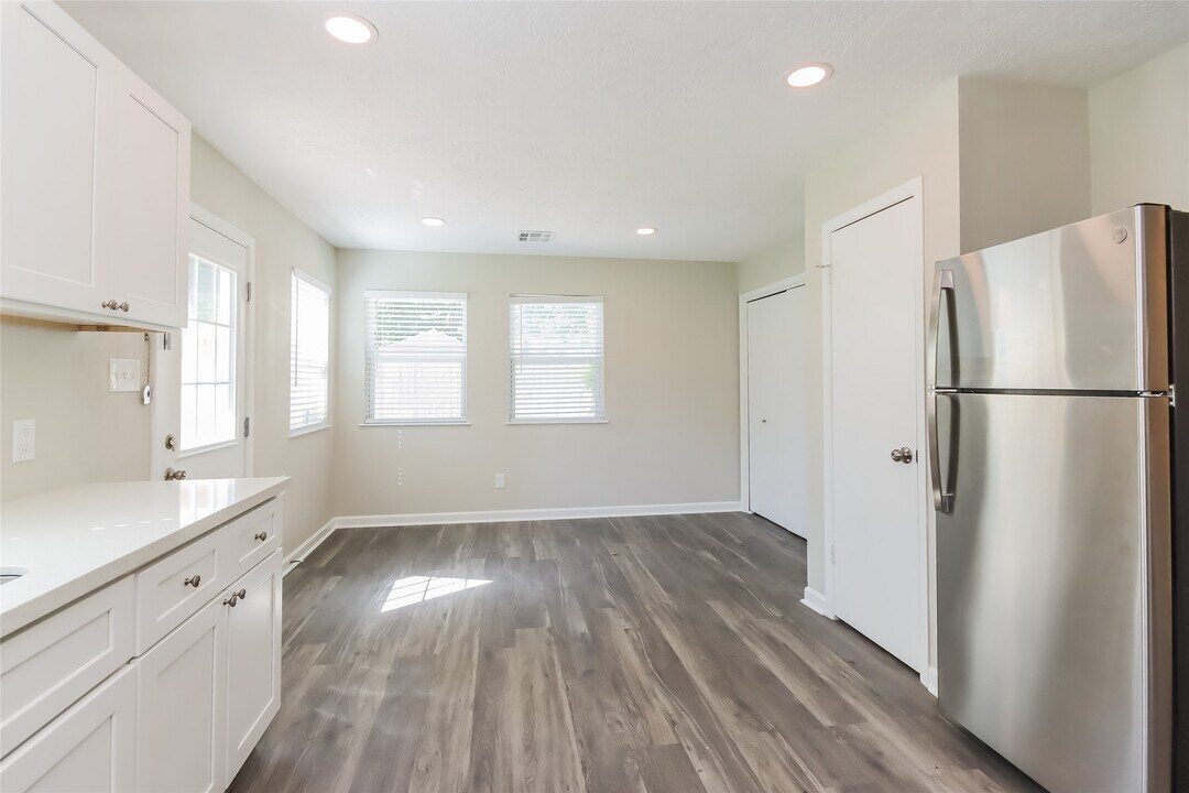 1911 Hamlin Valley Dr in Houston, TX - Building Photo