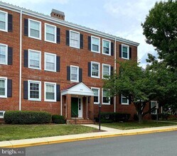 2852 S Buchanan St in Arlington, VA - Building Photo - Building Photo